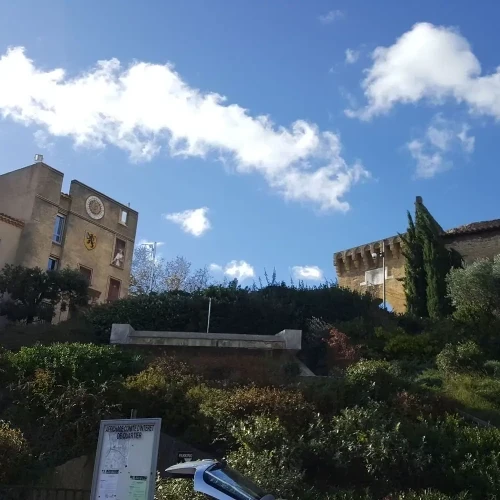 Salon-de-Provence, l'entrée du Château de l'Empéri 3