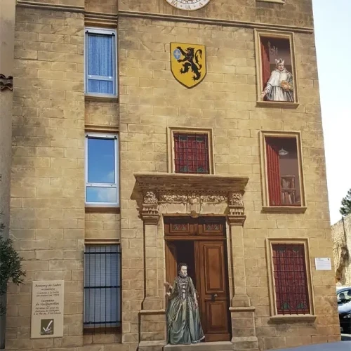 Salon-de-Provence, l'entrée du Château de l'Empéri 11